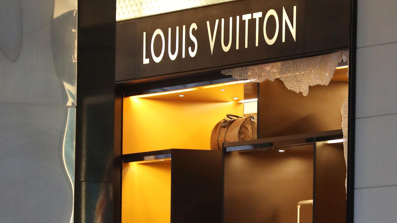 Insider Paper on Twitter: WATCH: Louis Vuitton store looted in