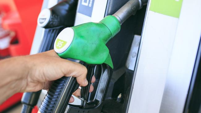 Coles has struck a new deal to lower petrol prices at its Coles Express stations in an effort to win back motorists.