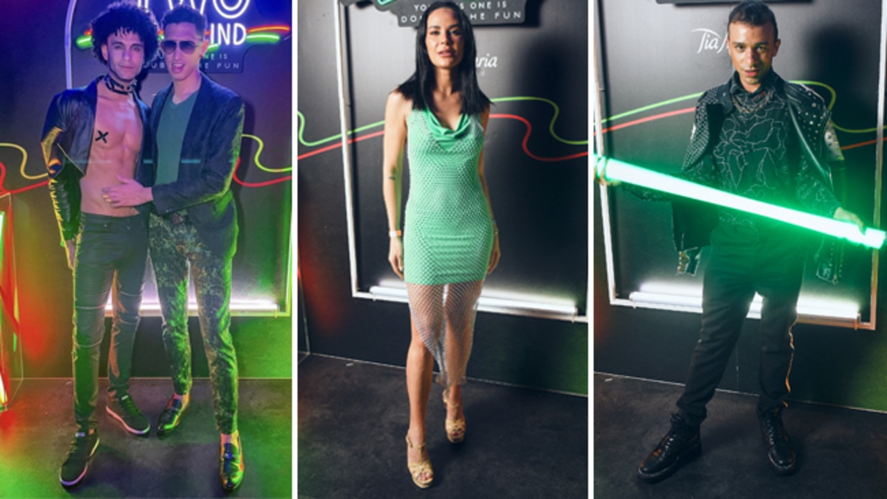 @TomGayUSA, Isaias Vego, Tati and @LookLikeLuka commit to the Tia Maria dress code of green and black.