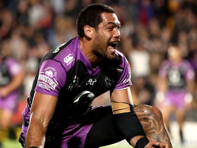 AUCKLAND, NEW ZEALAND - AUGUST 10:  Adam Blair of the Warriors celebrates his try during the round 22 NRL match between the New Zealand Warriors and the Newcastle Knights at Mt Smart Stadium on August 10, 2018 in Auckland, New Zealand.  (Photo by Phil Walter/Getty Images)