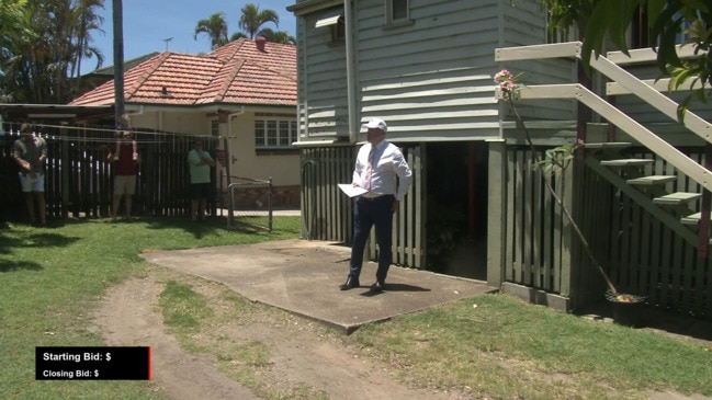 Replay: Brisbane house auctions - 8 Parooba Ave, Camp Hill