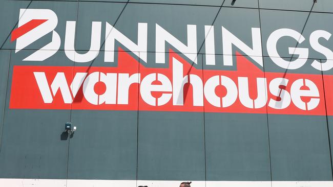 SYDNEY, AUSTRALIA - NewsWire Photos, SEPTEMBER, 27 2021: People are seen at Bunnings in Alexandria as Covid-19 restrictions ease in Sydney. Picture: NCA NewsWire / Gaye Gerard