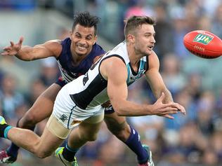 SPORT - AFL - Fremantle Dockers v Port Adelaide Power at Subiaco Oval, Perth. Photo by Daniel Wilkins. PICTURED- Port's Sam Gray gets a flying handball away under pressure from Danyle Pearce of Fremantle