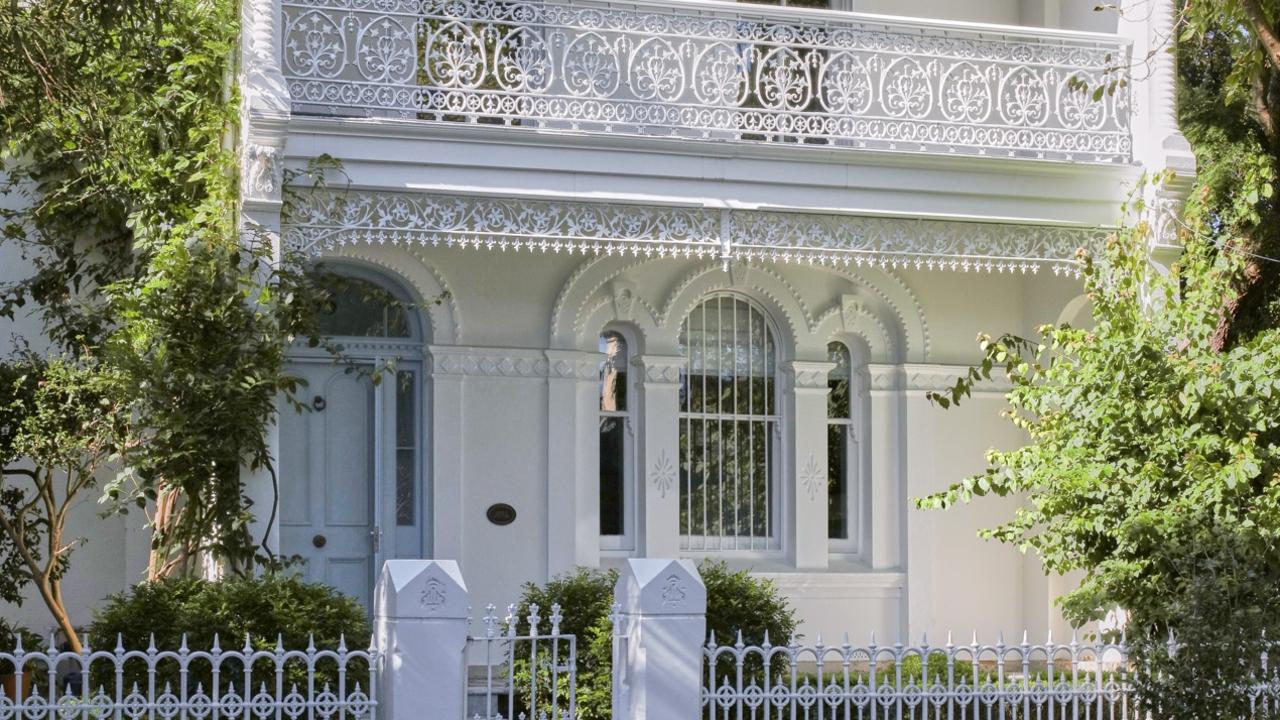 155 Queen St, Woollahra, which has no off-street parking, sold for $12.1m recently to an overseas-based buyer.