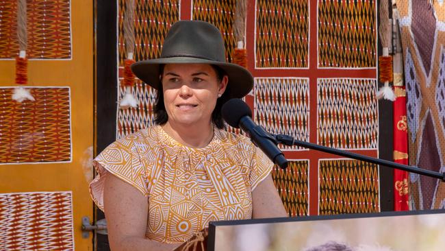 Chief Minister Natasha Fyles speaks at Yunupingu's memorial. Picture: Peter Eve / Yothu Yindi Foundation