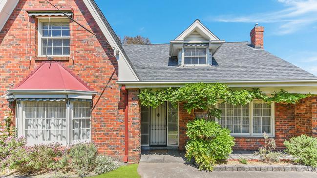 A cape-cod-style home at<a href="https://www.realestate.com.au/news/lysterfield-family-secure-property-for-almost-2m-with-plans-to-bulldoze-and-rebuild/?campaignType=external&amp;campaignChannel=syndication&amp;campaignName=ncacont&amp;campaignContent=&amp;campaignSource=herald_sun&amp;campaignPlacement=related"> 4 Wendy St, Forest Hill sold at au</a>ction on the weekend for $1.405m.