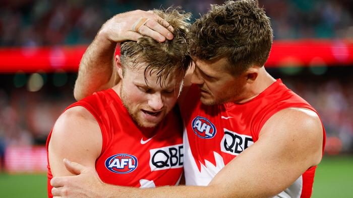 SYDNEY, AUSTRALIA - SEPTEMBER 07: Luke Parker of the Swans celebrates with Braeden Campbell during the 2024 AFL First Qualifying Final match between the Sydney Swans and the GWS GIANTS at The Sydney Cricket Ground on September 07, 2024 in Sydney, Australia. (Photo by Dylan Burns/AFL Photos via Getty Images)