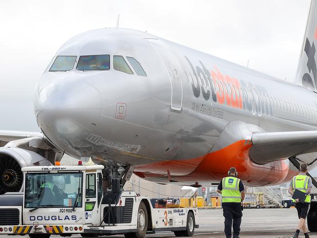 MELBOURNE,AUSTRALIA-NewsWire Photos NOVEMBER 23, 2020 : Borders around Australia begin to open up again during COVID-19. The first Jertstar flight to Sydney taxis for take off at Melbourne Airport. Picture : NCA NewsWire / Ian Currie