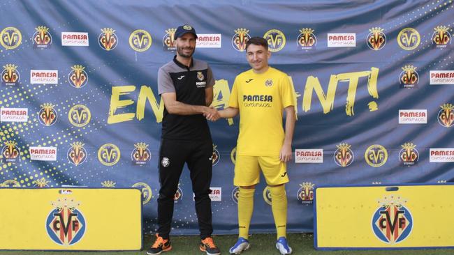 Liam Hoyn alongside Director of the Villarreal Academy Sydney Jacobo Sirera. Photo: Supplied