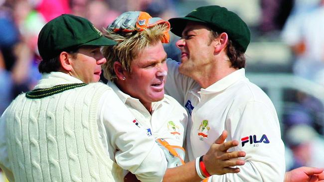 Adam Gilchrist (R) will replace Warne (C) as captain. Picture: AFP/Adrian Dennis