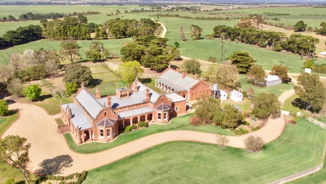 The design of the Nambrok mansion was derived from the Dutch, north Italian Renaissance and Lombard Romanesque.