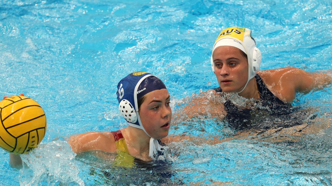 <p>Tayla Dawkins of South Australia under pressure from Olivia Muir of the Youth Barbarians.</p>