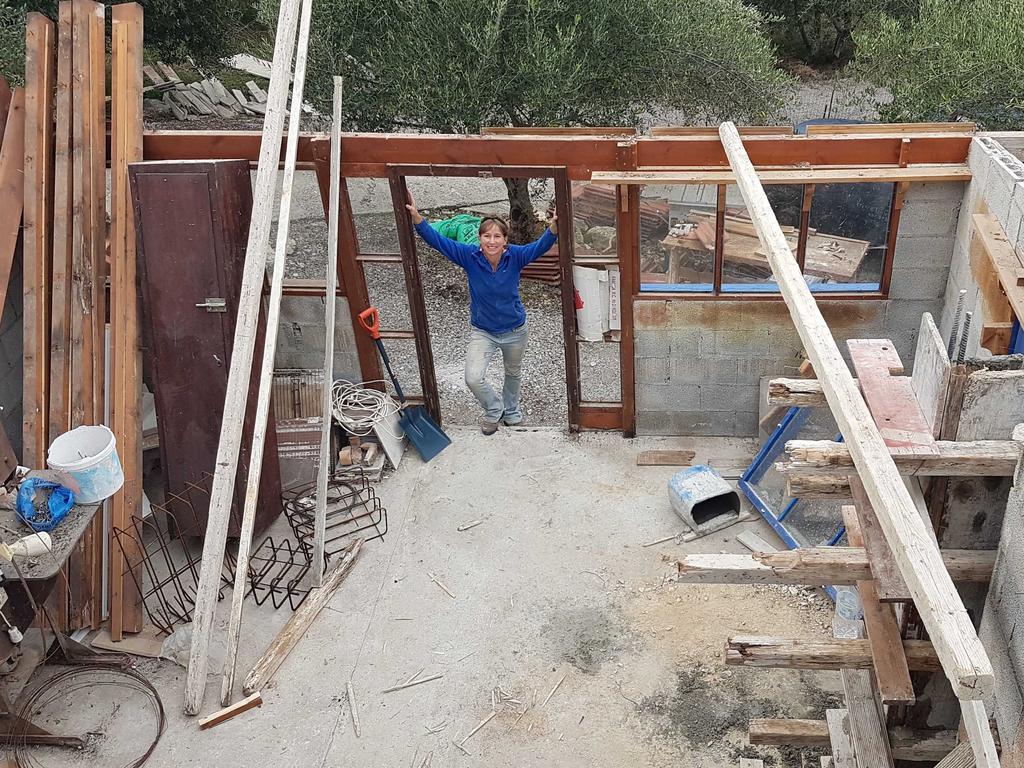 They’re renovating a cottage to lease out on Airbnb. Picture: @Sidestepping_Normal/Caters News Agency
