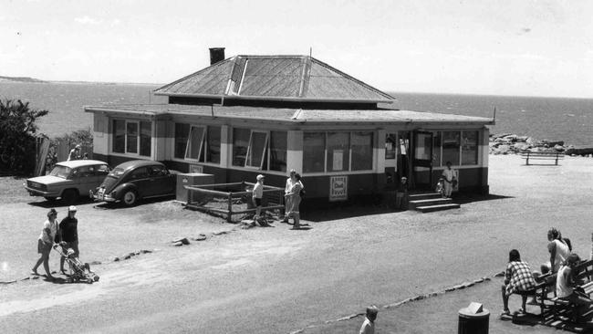 The Granite Island kiosk. Circa the 1950s.