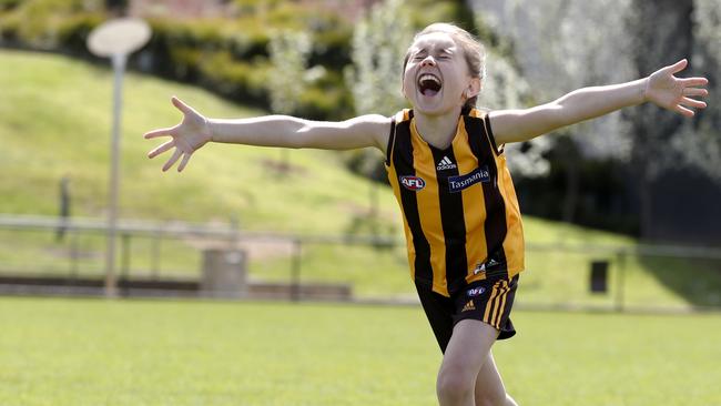 Leni Burgoyne does dad proud. Pic: AFL Photos