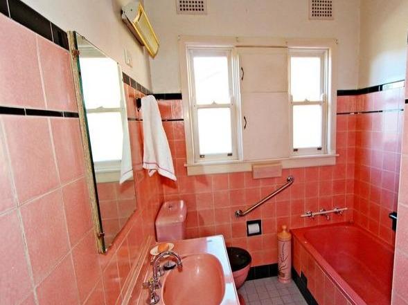 475 Kissing Point Road. Despite the overly pink bathroom this property got a very strong auction result and sold for well over its reserve price. Did the owners pay too much? NSW real estate.