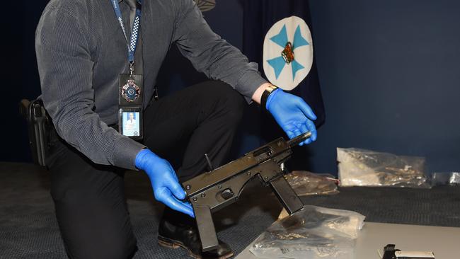 Police display one of the machine guns in 2016. (AAP Image/Dan Peled)