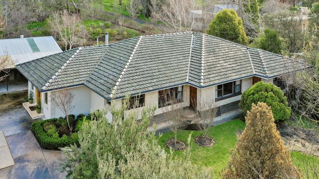 111 Mount Barker Rd, Hahndorf.