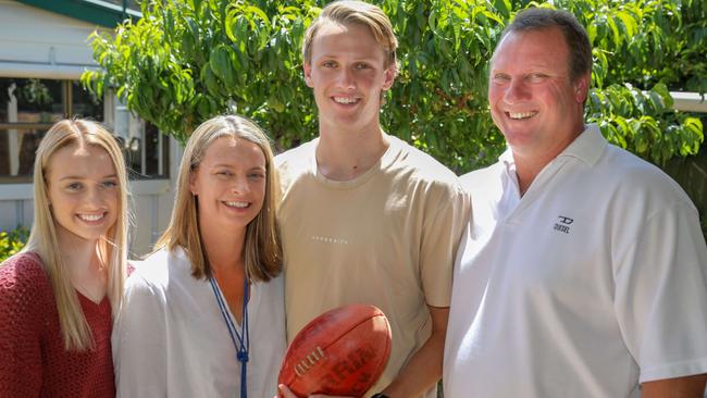 Rob Lukosius (right) with son Jack, wife Heather and daughter Abbey before Jack was drafted by Gold Coast in 2018. Picture: Russell Millard/AAP