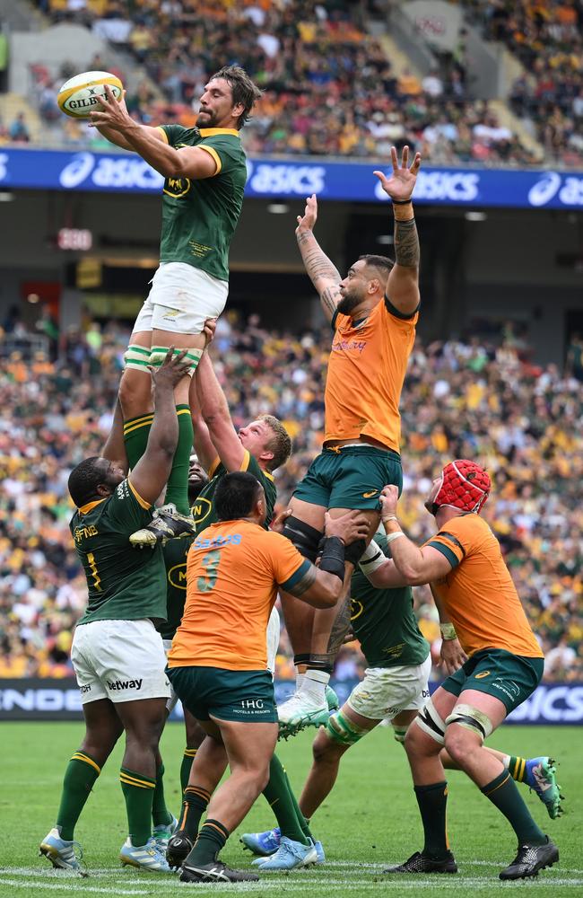 Eben Etzebeth wins the lineout ball for the Springboks during The Rugby Championship win against Australia. Picture: Getty Images