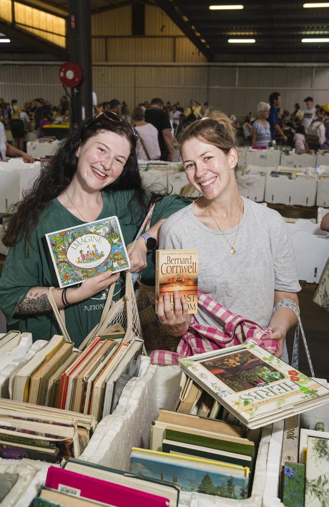 Sisters Molly (left) and Naomi Harper at The Chronicle Lifeline Bookfest at Toowoomba Showgrounds, Saturday, March 2, 2024. Picture: Kevin Farmer