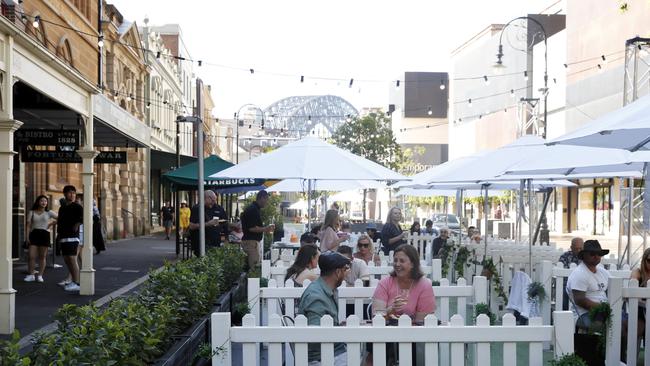 Alfresco dining at the Fortune of War, George St, The Rocks. Picture: Jonathan Ng