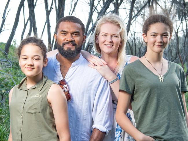 03-11-2020 SMARTdaily, Kylie and Justin Salua with daughters Mele 11 and Halia 13 at Sunshine Beach, Queensland have low energy costs by having an outside lifestyle including no TV. PICTURE: Brad Fleet