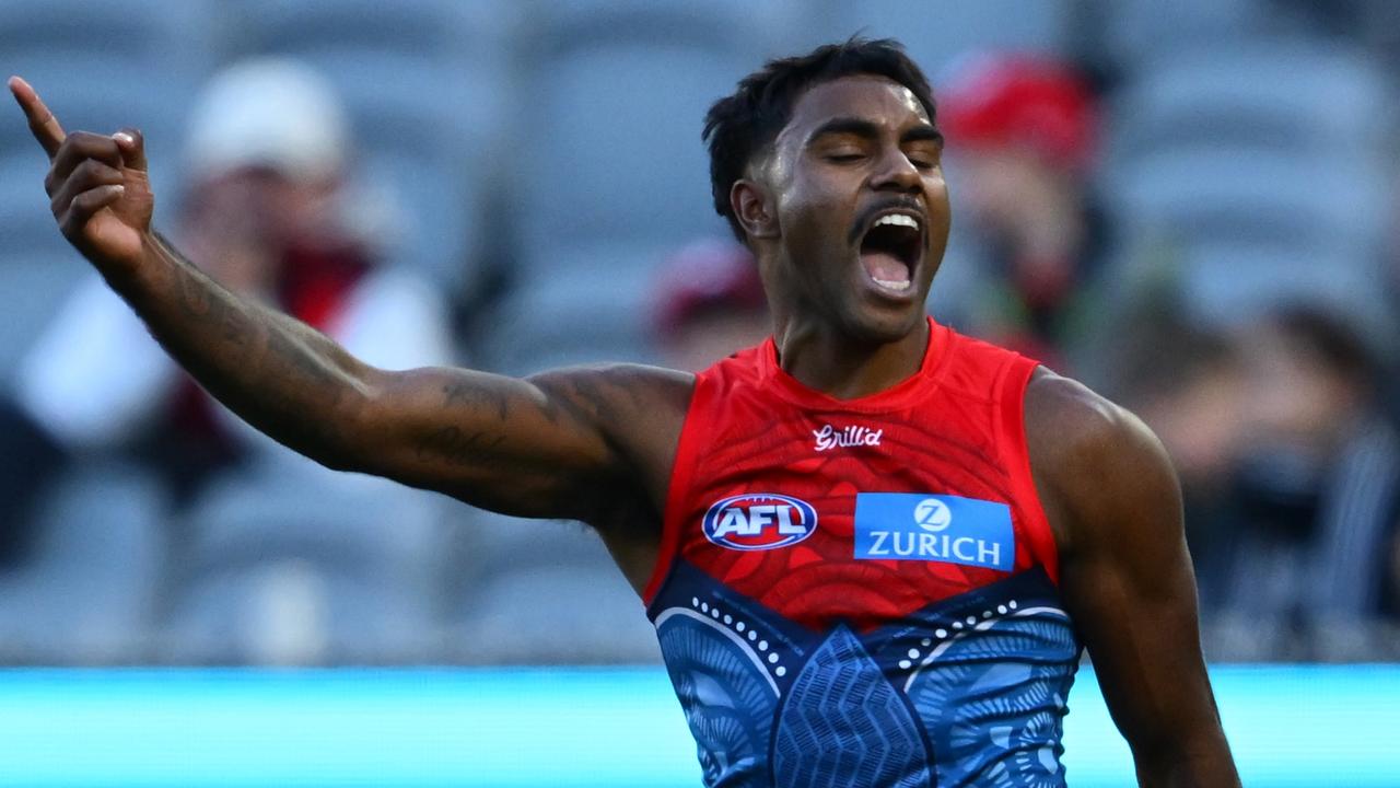 Kozzie showtime, Ross Lyon’s swipe at ‘AFL nepo baby’