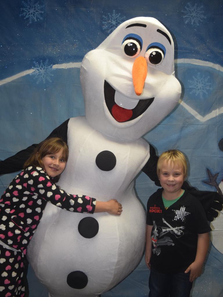 Olivia Johanson and Stephen Engelen mett Olaf at the Blue Light Disco. Photo: Alex Nolan / Stanthorpe Border Post