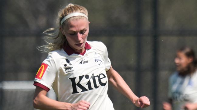 ROOTY HILLS, AUSTRALIA - 2024/11/10: Fiona Helen Worts of Adelaide United in action during the Ninja A-League 2024-25 season round 2 match between Western Sydney Wanderers and Adelaide United held at the Wanderers Football Park. Final score Adelaide United 2:0 Western Sydney Wanderers. (Photo by Luis Veniegra/SOPA Images/LightRocket via Getty Images)