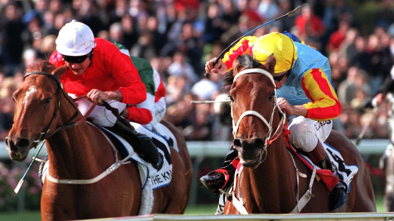 Sunline, ridden by Greg Childs, defeats runner-up Tie The Knot (Shane Dye) in the 1999 Cox Plate.