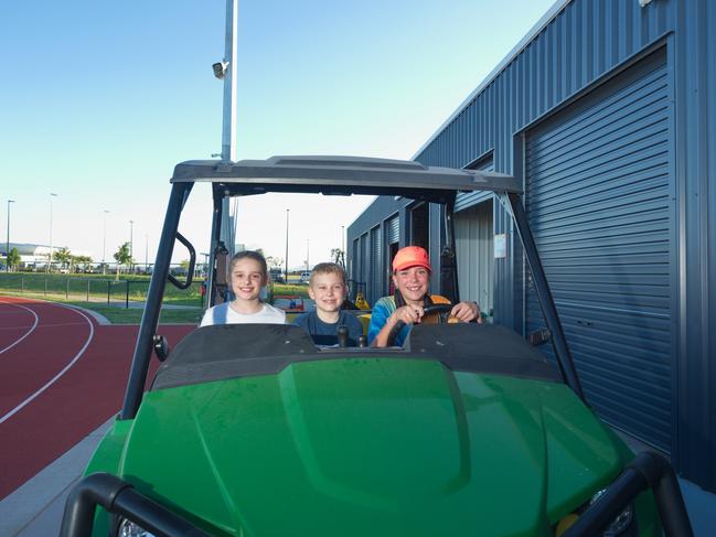 Addison Ross 10y and Jaxon Ross 8, getting shade with Sienna Duncan, 11 who competes in long jump, 100m and 400m events. Mackay Athletics Summer Series. November 20th, 2021. Picture: Marty Strecker