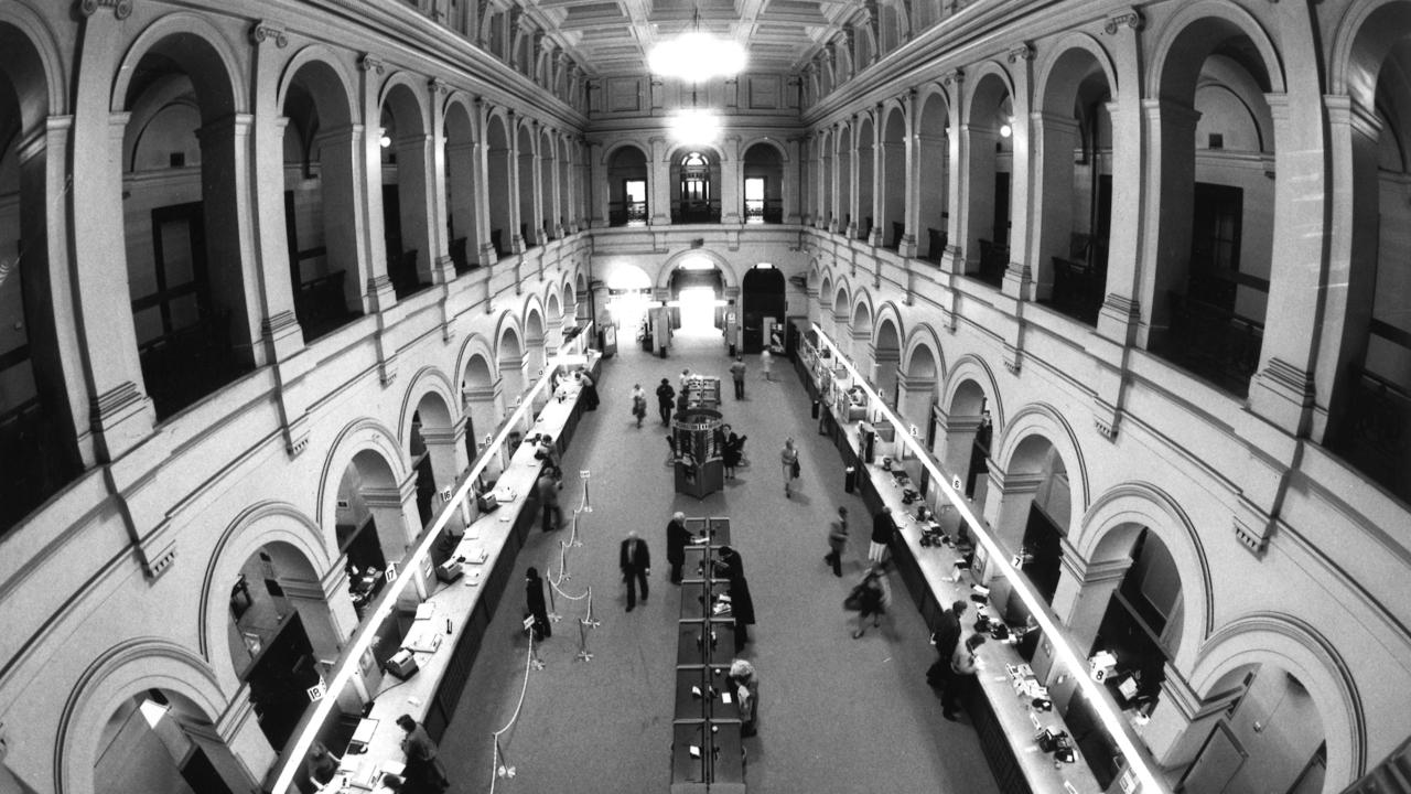 1984. The main hall inside the GPO in Bourke St. Melbourne