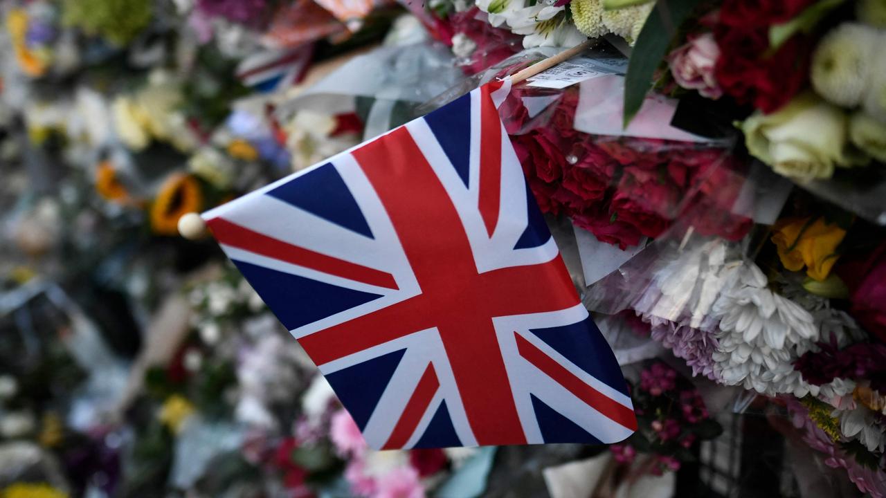 Floral tributes are seen outside Buckingham Palace in London on September 9, 2022, a day after Queen Elizabeth II died at the age of 96. - Queen Elizabeth II, the longest-serving monarch in British history and an icon instantly recognisable to billions of people around the world, died at her Scottish Highland retreat on September 8. Picture: Stephanie De Sakutin/AFP.