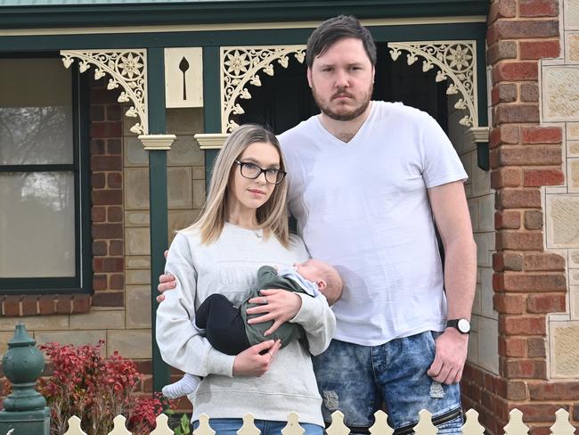 Metricon in crisis talks: Adelaide couple ready to ‘walk away’