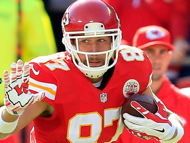 KANSAS CITY, MO - NOVEMBER 02: Travis Kelce #87 of the Kansas City Chiefs runs the ball against Antonio Allen #39 of the New York Jets during the first half at Arrowhead Stadium on November 2, 2014 in Kansas City, Missouri. (Photo by Jamie Squire/Getty Images)