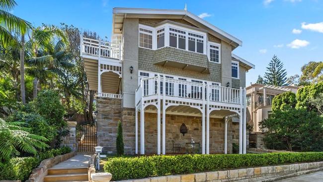 The onsite auction for the five-bedroom house on Ashgate Avenue, Vaucluse, was over in a couple of minutes with no bids.