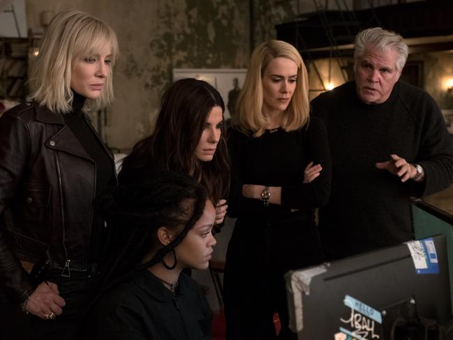 Director Gary Ross with his girl power cast of Cate Blanchett, Rihanna, Sandra Bullock and Sarah Paulson.