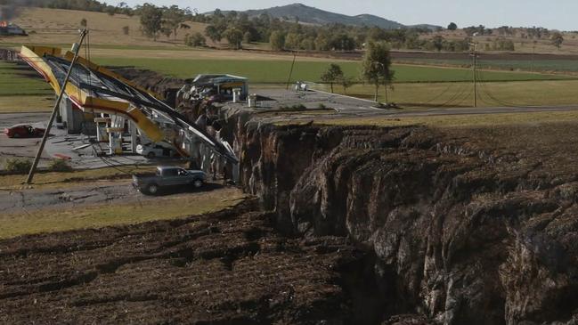 Images grabs from San Andreas disaster flick shot on the Gold Coast and starring Dwayne Johnson.