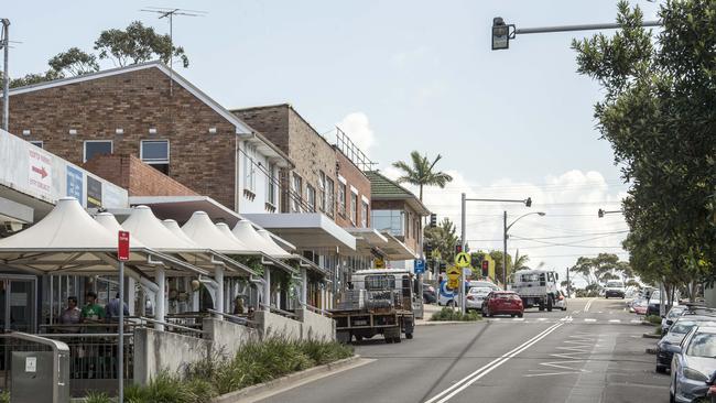 Shops under renovation on Lawrence St at Freshwater. (AAP IMAGE / Troy Snook)