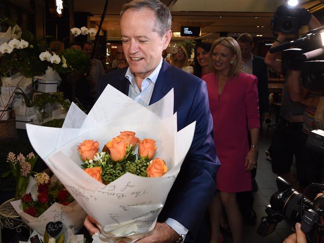 Bill Shorten buys flowers for wife Chloe in a romantic election campaign gesture. Picture: AAP/Mick Tsikas