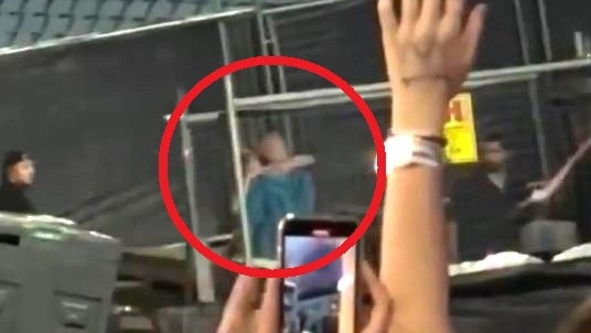 Taylor Swift passionately kisses Travis Kelce after first Sydney Eras Tour concert. Picture: healeventually/X