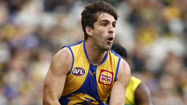 MELBOURNE, AUSTRALIA - JULY 03: Andrew Gaff of the Eagles handballs during the round 16 AFL match between the Richmond Tigers and the West Coast Eagles at Melbourne Cricket Ground on July 03, 2022 in Melbourne, Australia. (Photo by Darrian Traynor/Getty Images)