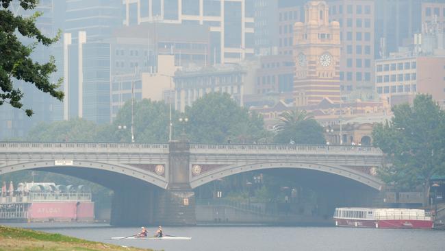 Melbourne is blanketed with smoke from the Victorian bushfires. Picture: Andrew Henshaw