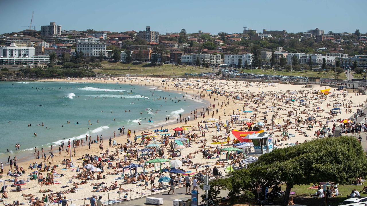 Police disperse evening crowds at Bondi after crowded day on beaches ...