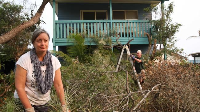 Local Wallabi resident Melissa and David Clarke clearing potential hazardous material from their front garden in preparation for today’s extreme weather. Picture: Jane Dempster.