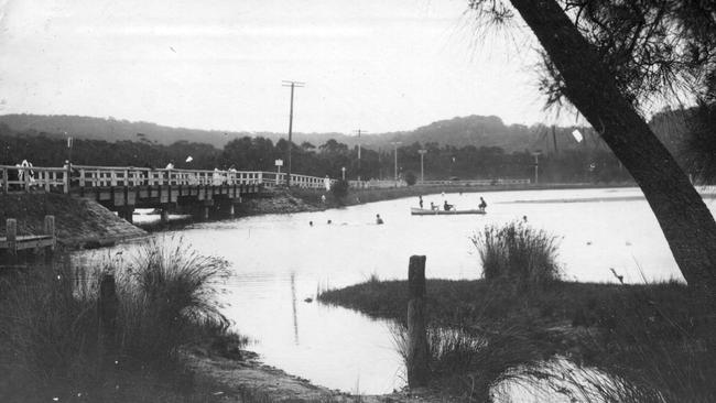 Pittwater Rd bridge at Narrabeen c1920. Photo Northern Beaches Library