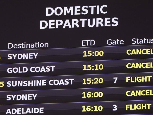 MELBOURNE, AUSTRALIA - NewsWire Photos JULY 11, 2021: Passengers arriving at Melbourne Airport as Victoria is poised to announce a border closure to NSW.Picture: NCA NewsWire / David Geraghty
