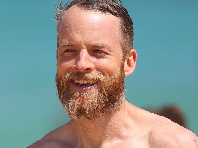 AU_2543965 - *PREMIUM-EXCLUSIVE* Sydney, AUSTRALIA  -    - Hamish Blake goes for a dip at Bondi Beach with his mates.  Pictured: Hamish Blake  BACKGRID Australia 10 JANUARY 2023   Phone: + 61 419 847 429 Email:  sarah@backgrid.com.au