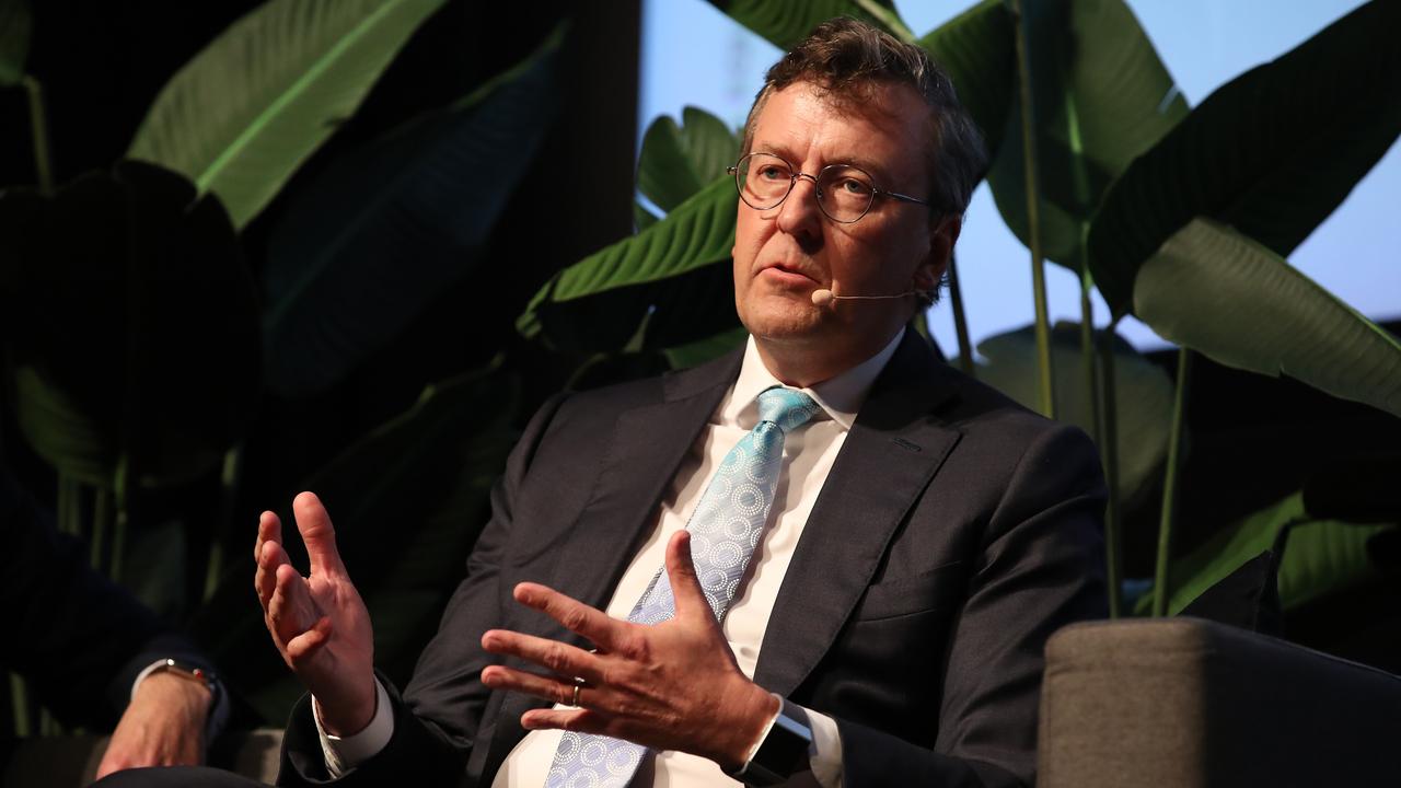 Insto pulls $958m from Platinum ahead of merger